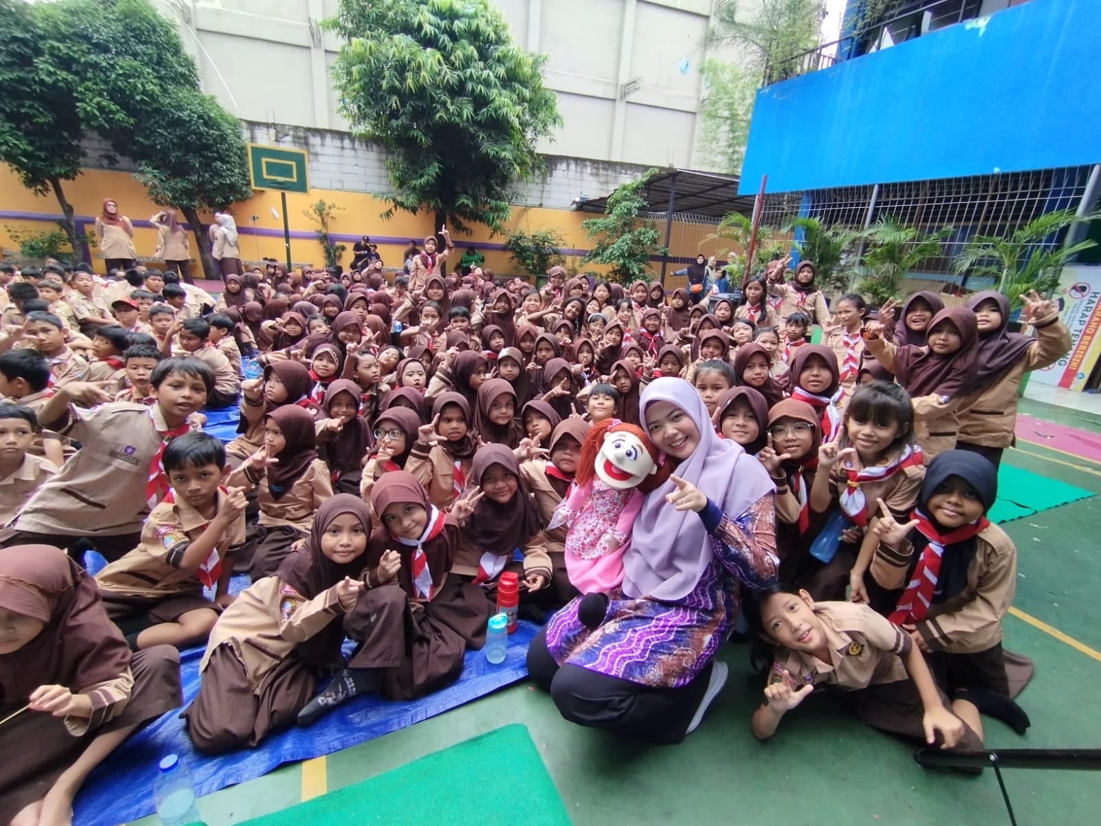 Wisata LiterAsyik Ke SDN Pisangan Baru 01
